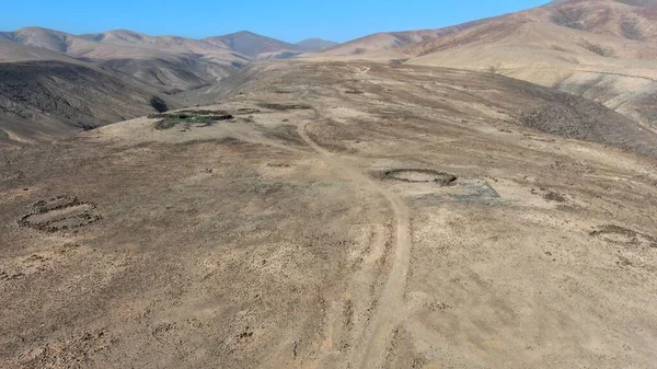 Dağlardan ve kayalıklardan görünen Atlantik Okyanusu