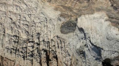 Dağlardan ve kayalıklardan görünen Atlantik Okyanusu