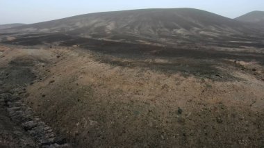 Dağlardan ve kayalıklardan görünen Atlantik Okyanusu