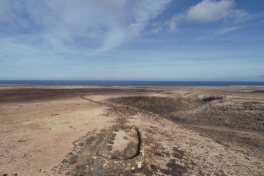 Çöl geçidi boyunca ve büyüleyici