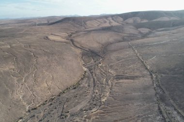 Çöl geçidi boyunca ve büyüleyici