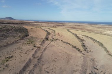 Çöl geçidi boyunca ve büyüleyici