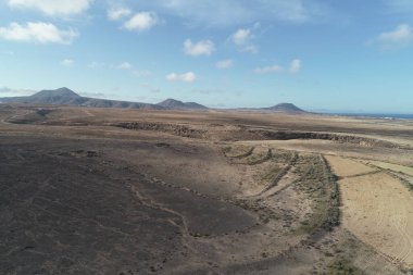 Çöl geçidi boyunca ve büyüleyici
