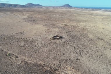 Çöl geçidi boyunca ve büyüleyici