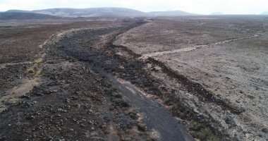 Çöl geçidi boyunca ve büyüleyici