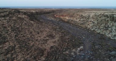 Çöl geçidi boyunca ve büyüleyici