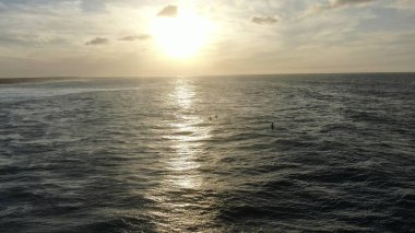 Sörf ve deniz kaynaklı sağlıklı zenginlik