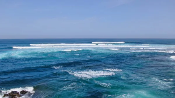 健全な富の波と海の源は — ストック写真