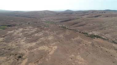 Uzak çöl ufku rüya görmeni sağlar.