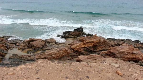 Береговая Линия Скалы Цвета Море — стоковое фото