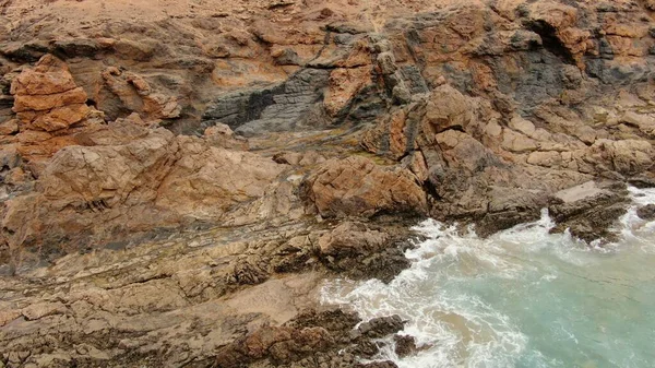 Kust Med Sina Klippor Hans Färger Och Havet — Stockfoto