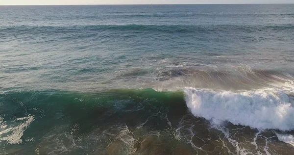 Puesta Sol Costa Con Sus Acantilados Sus Colores Mar Que — Foto de Stock