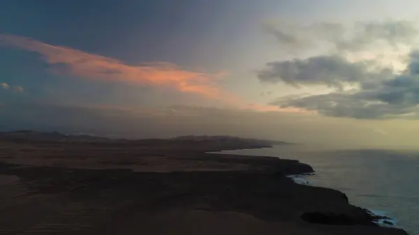 Zonsondergang Aan Kust Met Zijn Kliffen Zijn Kleuren Zee Wordt — Stockfoto