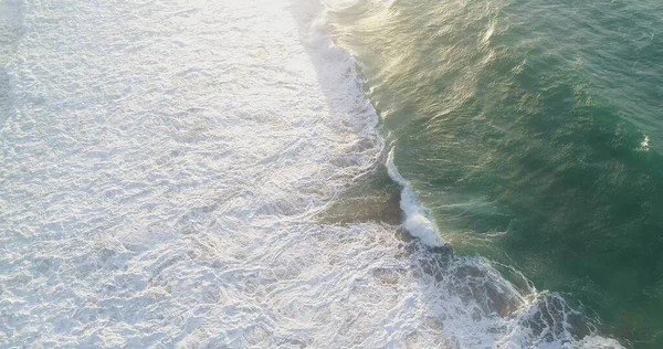 Linia Brzegowa Klifami Kolorami Zauważonym Morzem — Zdjęcie stockowe
