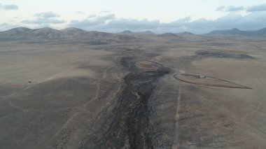 Uçurumlarıyla, renkleriyle ve deniziyle kıyı şeridi