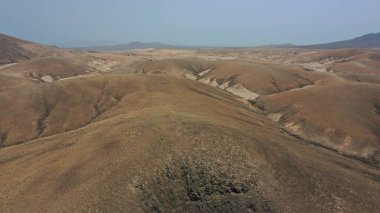 Uçurumlarıyla, renkleriyle ve deniziyle kıyı şeridi