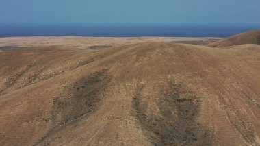 Uçurumlarıyla, renkleriyle ve deniziyle kıyı şeridi
