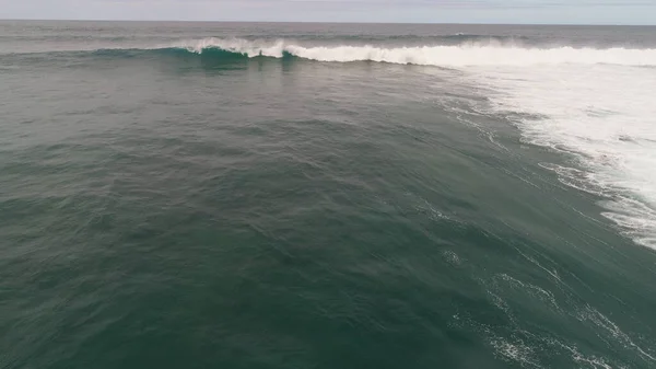 Côtes Avec Falaises Ses Couleurs Mer Étant Remarquée — Photo