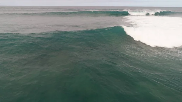 Côtes Avec Falaises Ses Couleurs Mer Étant Remarquée — Photo