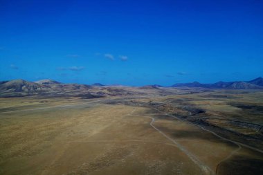 Kayalıklarla, renkleriyle ve deniziyle kıyı şeridi