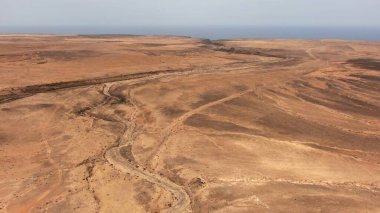 Uçurumlarıyla, renkleriyle ve deniziyle kıyı şeridi