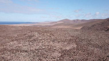 Uçurumlarıyla, renkleriyle ve deniziyle kıyı şeridi