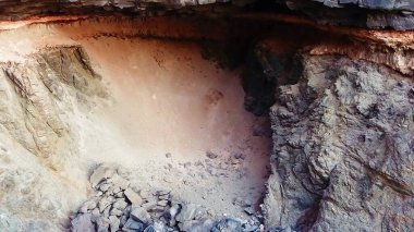 Uçurumlarıyla, renkleriyle ve deniziyle kıyı şeridi