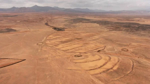 Uçurumlarıyla, renkleriyle ve deniziyle kıyı şeridi