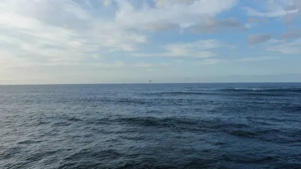 Deniz Onun Tüm Gücü — Stok fotoğraf