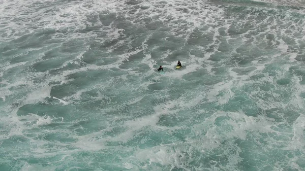 Kanarya Adaları Nda Kusursuz Dalgalarda Sörf Yapmak — Stok fotoğraf
