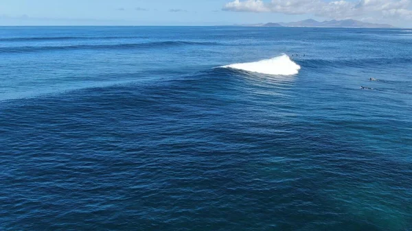 在加那利群岛冲浪完美的海浪 — 图库照片