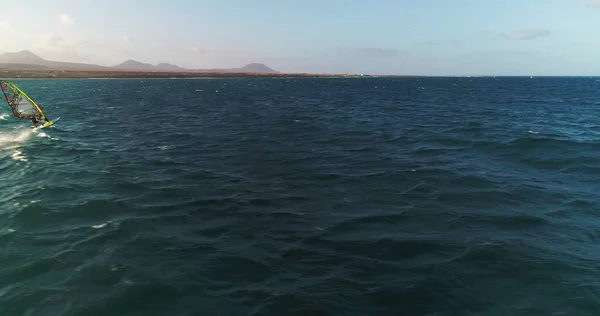 在加那利群岛冲浪完美的海浪 — 图库照片