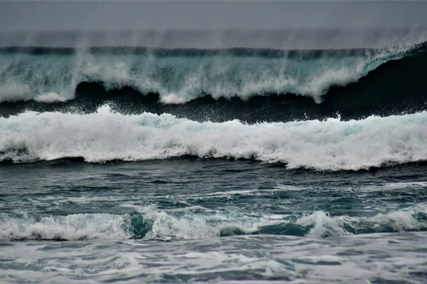 Яскраві Хвилі Канарських Островах — стокове фото