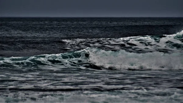 Surfing Doskonałych Fal Wyspach Kanaryjskich — Zdjęcie stockowe