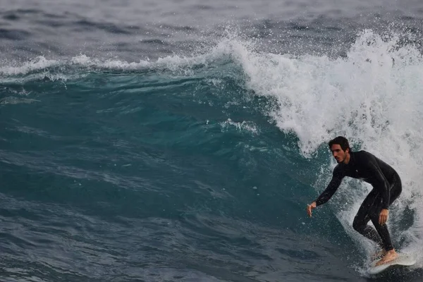 Surfistas Desfrutam Mar — Fotografia de Stock