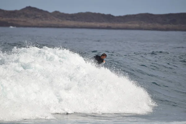 Surfistas Desfrutam Mar — Fotografia de Stock