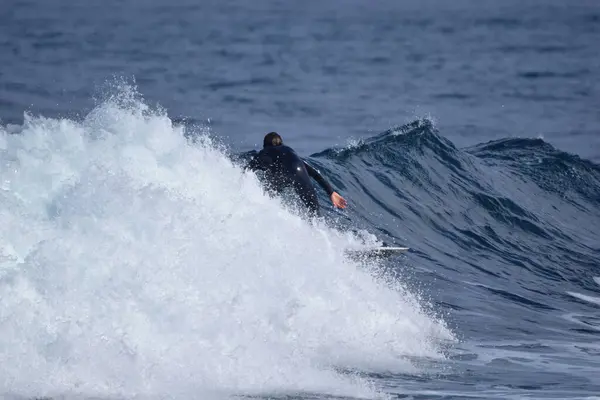 享受大海的冲浪选手 — 图库照片