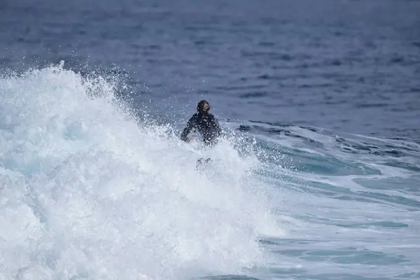 Surfisti Godendo Mare — Foto Stock