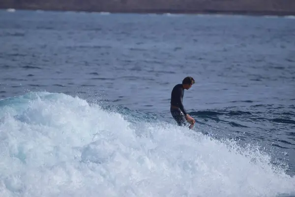 Surfistas Desfrutam Mar — Fotografia de Stock