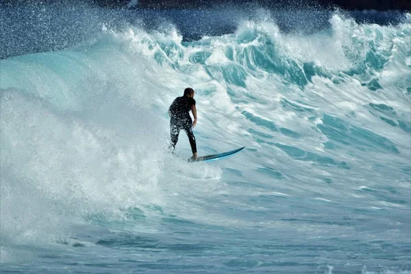 Surfers Genieten Van Zee — Stockfoto