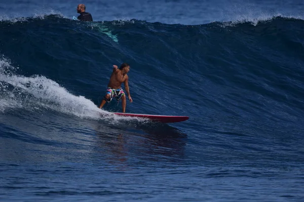 Surfisti Godendo Mare — Foto Stock