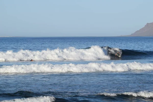 Surfer Genießen Das Meer — Stockfoto