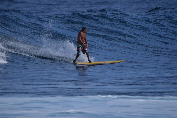 Surfistas Desfrutam Mar — Fotografia de Stock