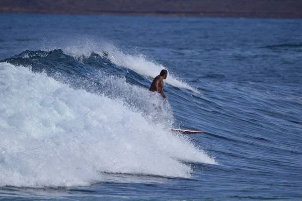 Surfistas Desfrutam Mar — Fotografia de Stock