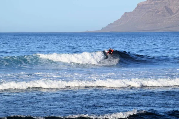 Surfisti Godendo Mare — Foto Stock