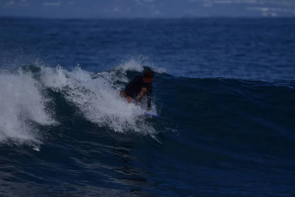 Surfistas Desfrutam Mar — Fotografia de Stock