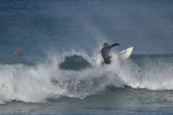 Surfeando Todo Esplendor —  Fotos de Stock