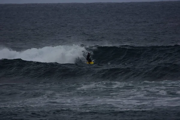 Surfistas Disfrutando Del Mar — Foto de Stock