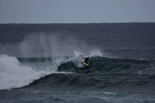 Surfer Genießen Das Meer — Stockfoto