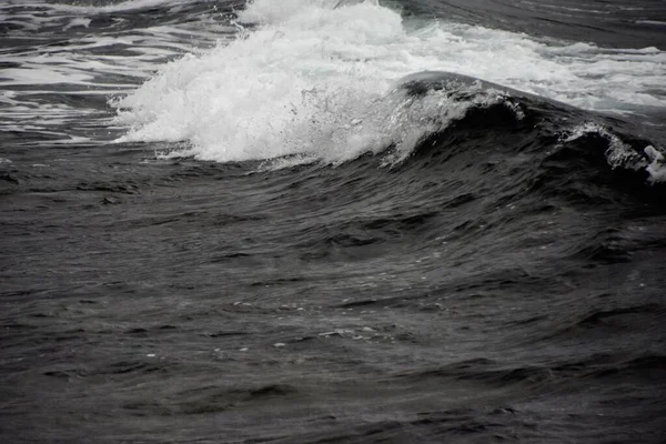 Die Wellen Zeigen Ihre Kraft — Stockfoto